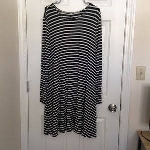 Black and white striped dress. Size: XL